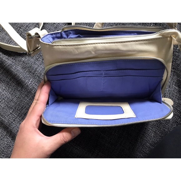 • Beige crossbody • built in cardholder - Picture 3 of 7